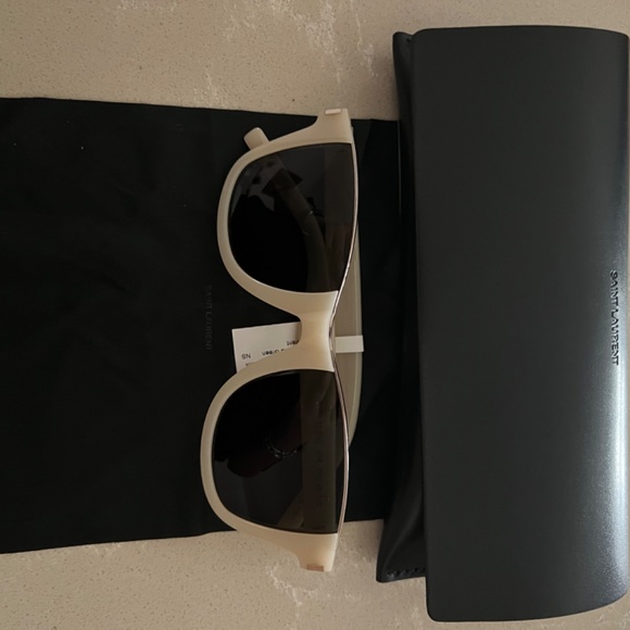 YSL sunglasses - Picture 2 of 5